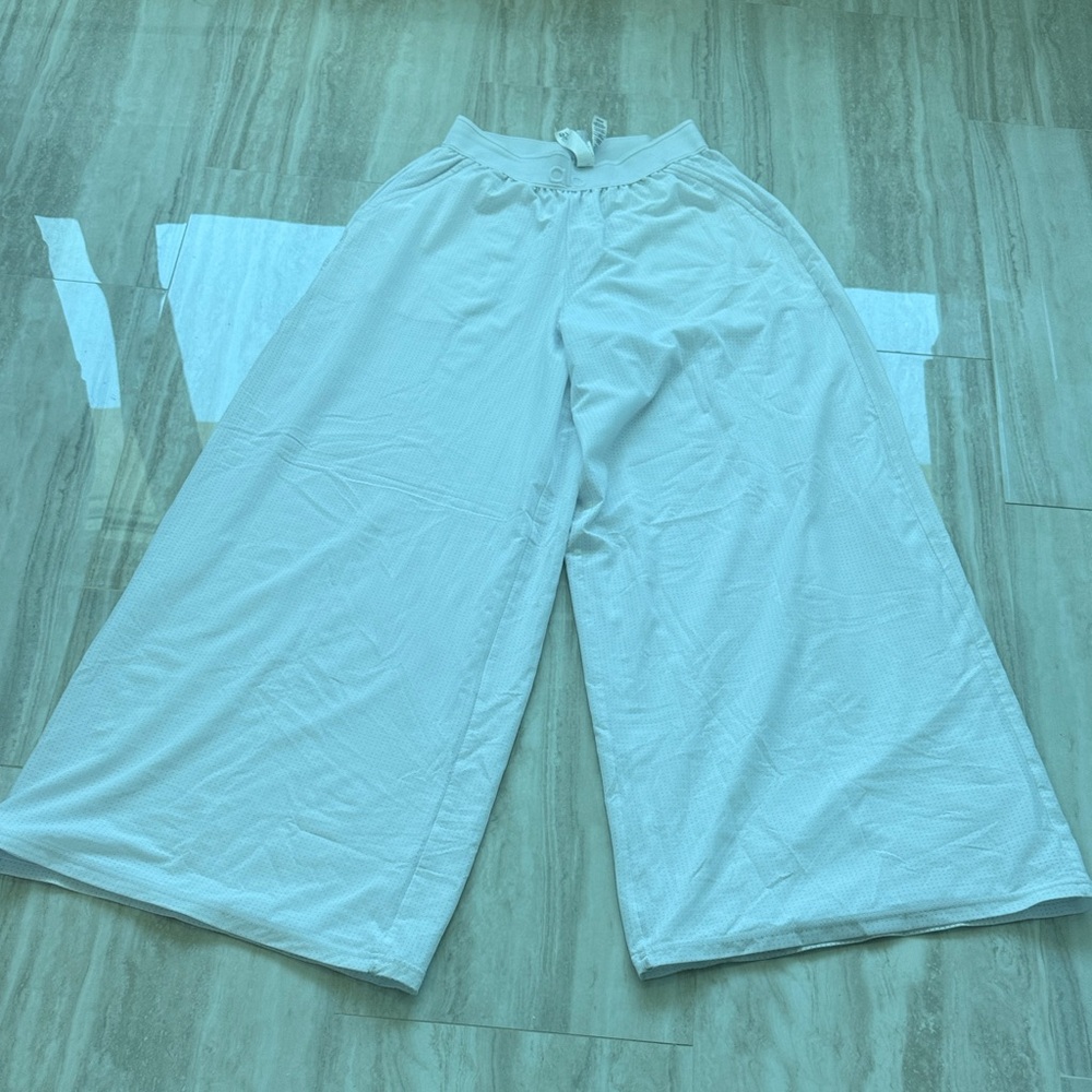 ALO Yoga Perforated White Pants